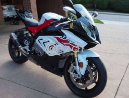 2017 BMW S 1000RR. for sale in Qatar