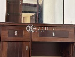 Dressing table with Mirror for sale in Qatar