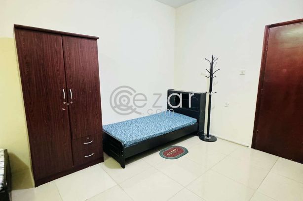 Sharing room bed space near sana signal , bank street , souk waqif , national museum photo 6