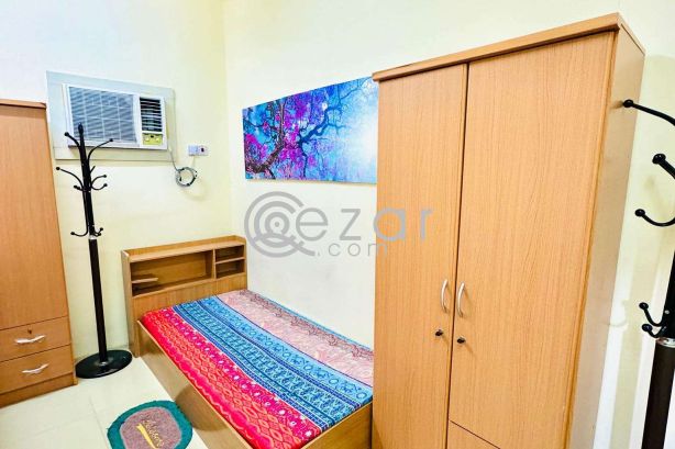 Sharing room bed space near sana signal , bank street , souk waqif , national museum photo 4