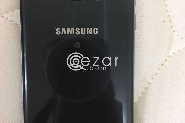 Samsung Galaxy S7 Edge (Dual Sim) photo 2