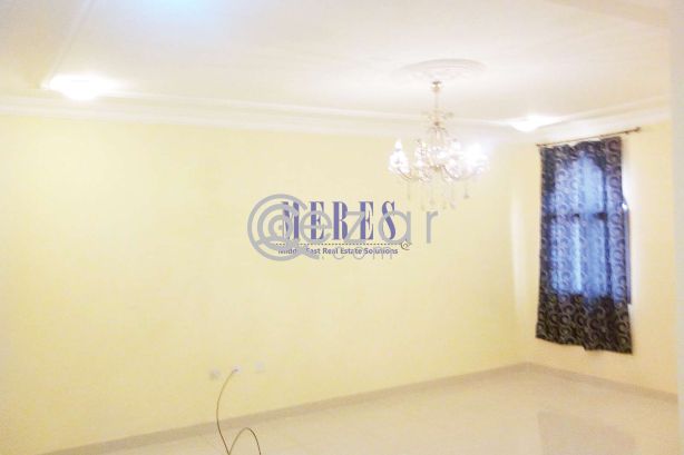 2 BHK Unfurnished in Abu Hamour photo 4