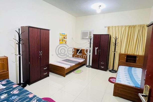 Sharing room bed space near sana signal , bank street , souk waqif , national museum photo 2