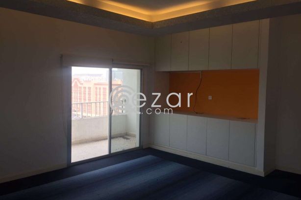 For rent office in Al Sadd Street consists of 7 rooms photo 3
