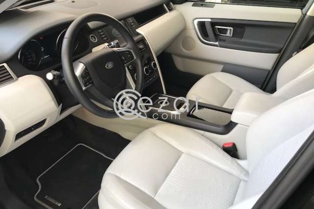 2016 Land Rover Discovery Sport SE photo 2