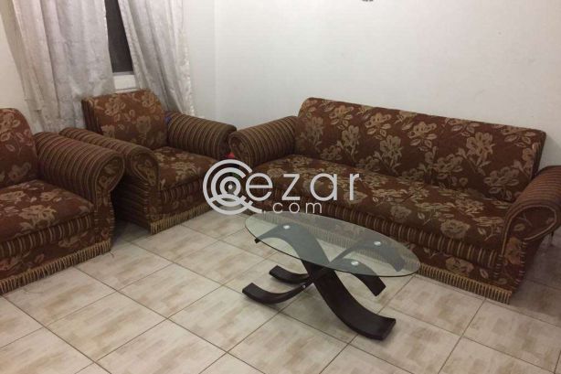 Good condition sofa+ small coffee table photo 1