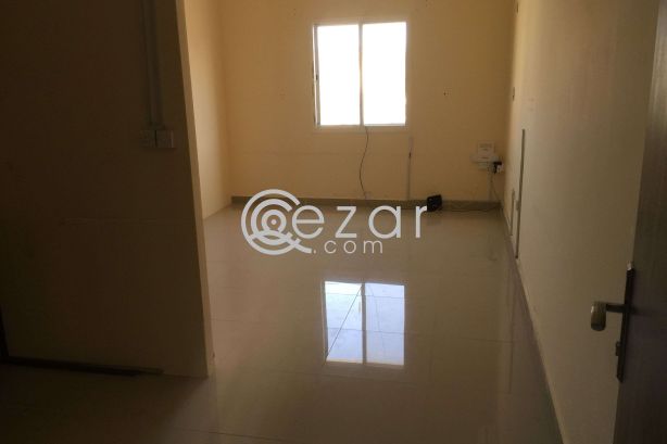 One bedroom and hall for rent photo 3