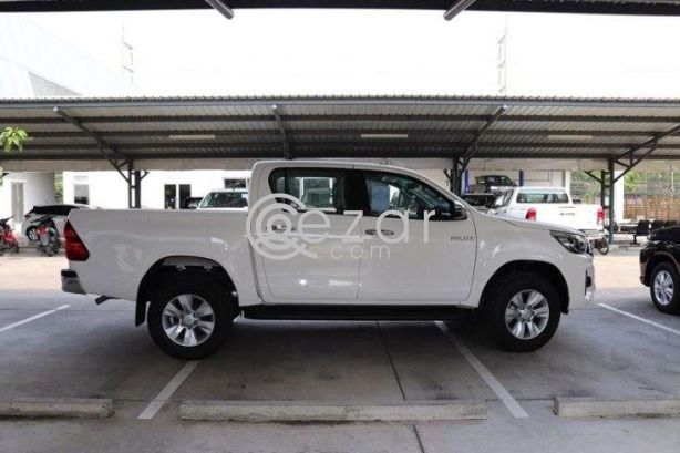 2020 Toyota Hilux Revo G Double Cab photo 5