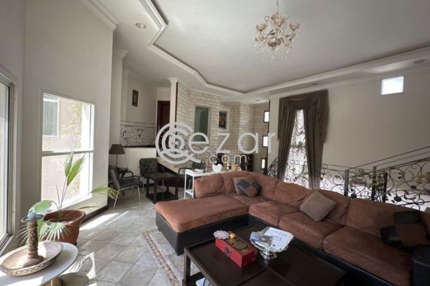 Master room with en-suite bathroom in West Bay villa photo 5