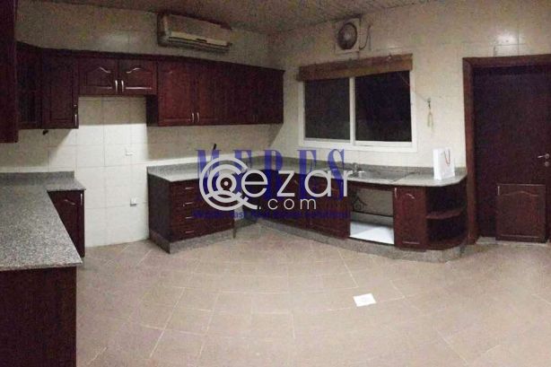 1 BHK Flat in Abu Hamour photo 6