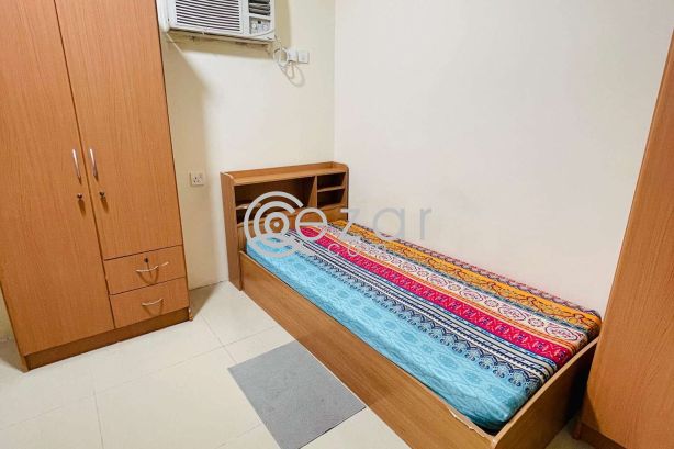 Sharing room bed space near sana signal , bank street , souk waqif , national museum photo 13