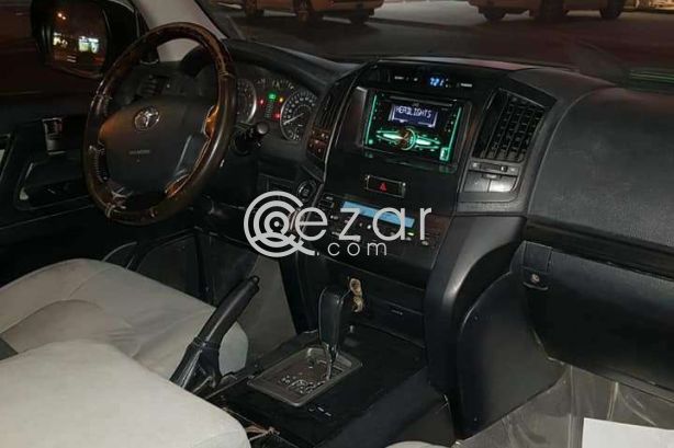 Land cruiser model 2011 in a very good condition photo 1