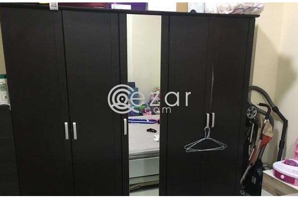 Urgent sale 5 doors Wardrobe in mint condition photo 2