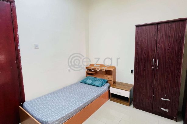 Sharing room bed space near sana signal , bank street , souk waqif , national museum photo 10