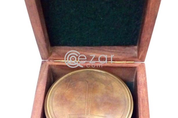 Antique look Magnetic compass with 40 years calendar photo 3