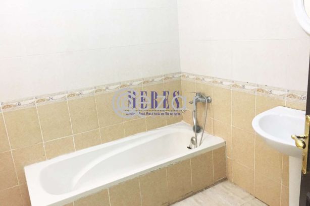 1 BHK Unfurnished in Abu Hamour photo 5