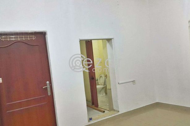 Studio in Al Gharrafah (Near to Al Gharrafah Sport Club, Regency Hypermarket and next to oxford english school ) photo 3