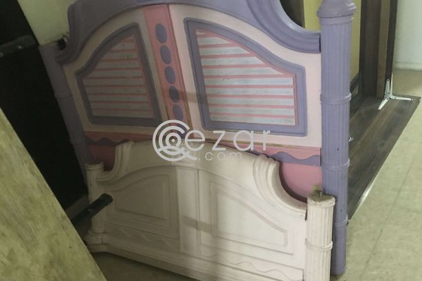 Queen Bed w Mattress photo 2