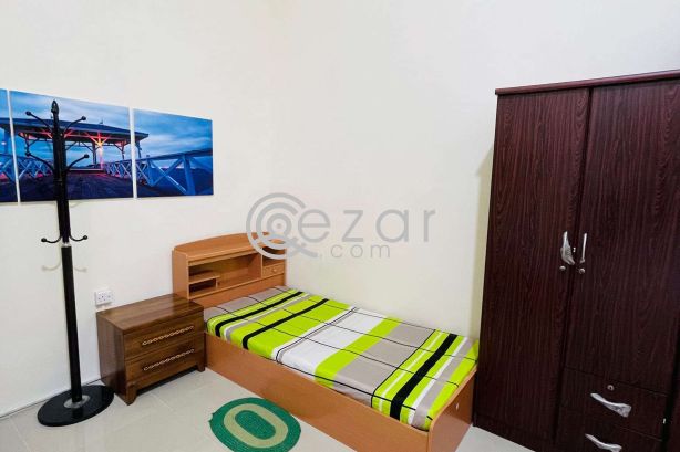 Sharing room bed space near sana signal , bank street , souk waqif , national museum photo 8