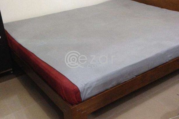 Bed - king size - 180cm x 210cm photo 1