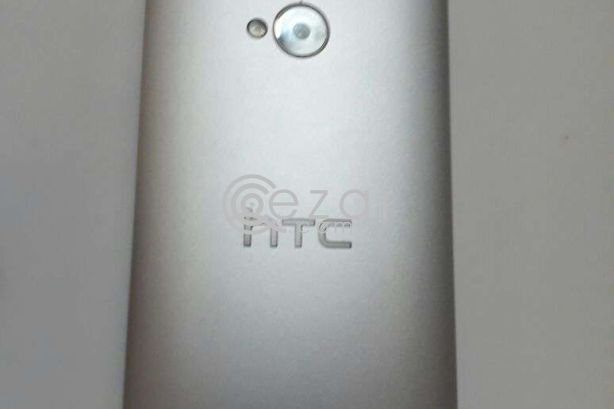 HTC one M7 in mint condition photo 3