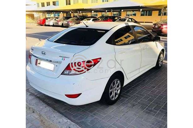 Hyundai Accent 1.6 low kms photo 5