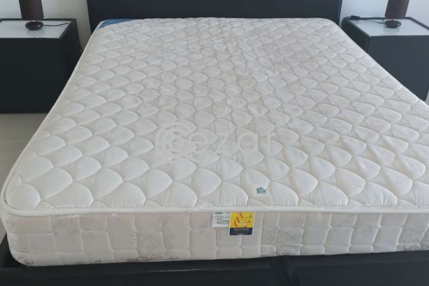 king size bed + king size mattress + 2 nighstands photo 1