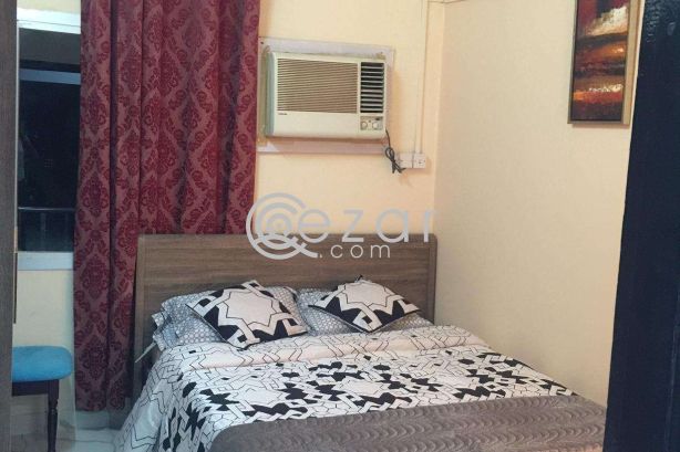 Fully furnished bedroom with sharing bathroom for single executive bachelor in Najma (For Indians) photo 1