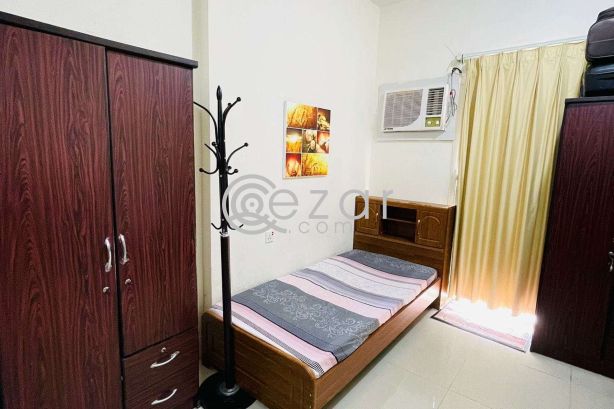 Sharing room bed space near sana signal , bank street , souk waqif , national museum photo 7