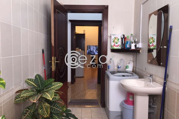 Neat & Clean Spacious Decent Villa Flat Portion @ Thumama Nr. New Airport photo 5