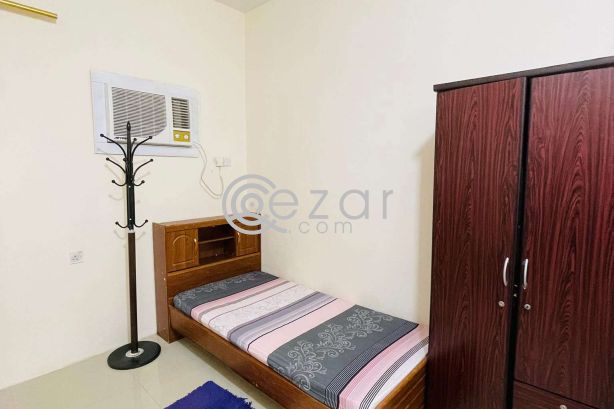 Sharing room bed space near sana signal , bank street , souk waqif , national museum photo 5